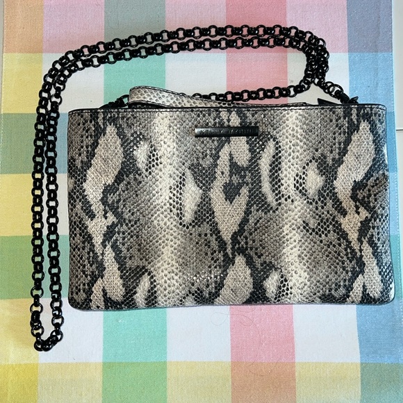 Kelly Wynne snake skin clutch! Has wristlet strap and long black chain strap! - Picture 1 of 5